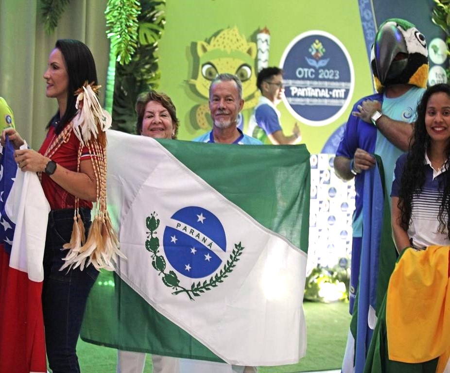 Desfile da bandeira do Paraná na abertura da Olimpíada dos Tribunais de Contas, em Cuiabá (MT). Foto: TCE-MT/Divulgação