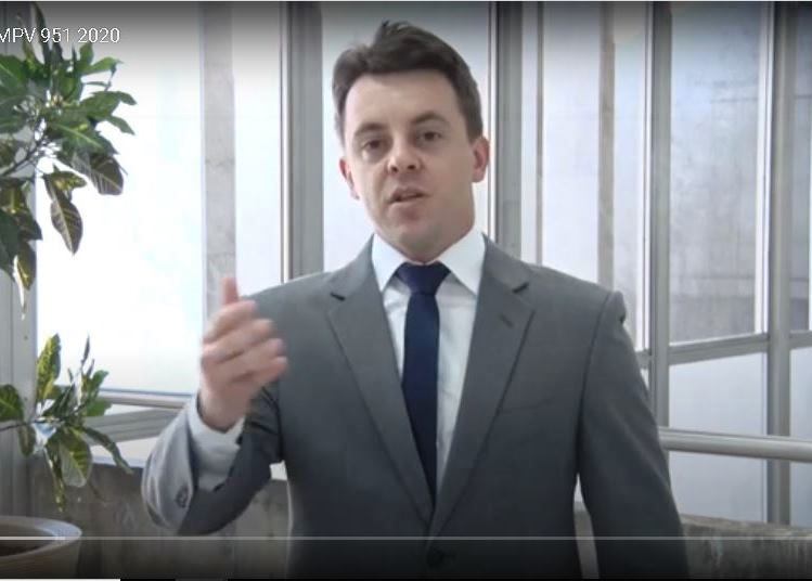 O  analista de controle Marcus Vinicius Machado ministra palestra online sobre Registro de Preços na Visão da Medida Provisória n° 951/20. Imagem: Divulgação/TCE-PR