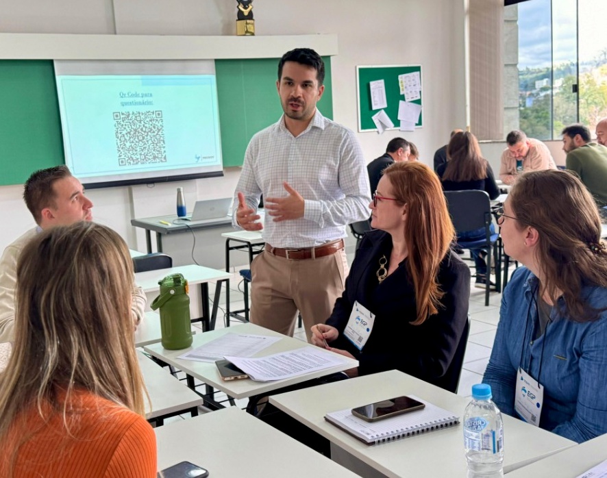 Oficina de revisão dos questionários relativos a políticas públicas que serão avaliadas pelo TCE-PR na Prestação de Contas Anual (PCA) de 2025 dos prefeitos paranaenses. Foto: Marcelo Lancia/TCE-PR