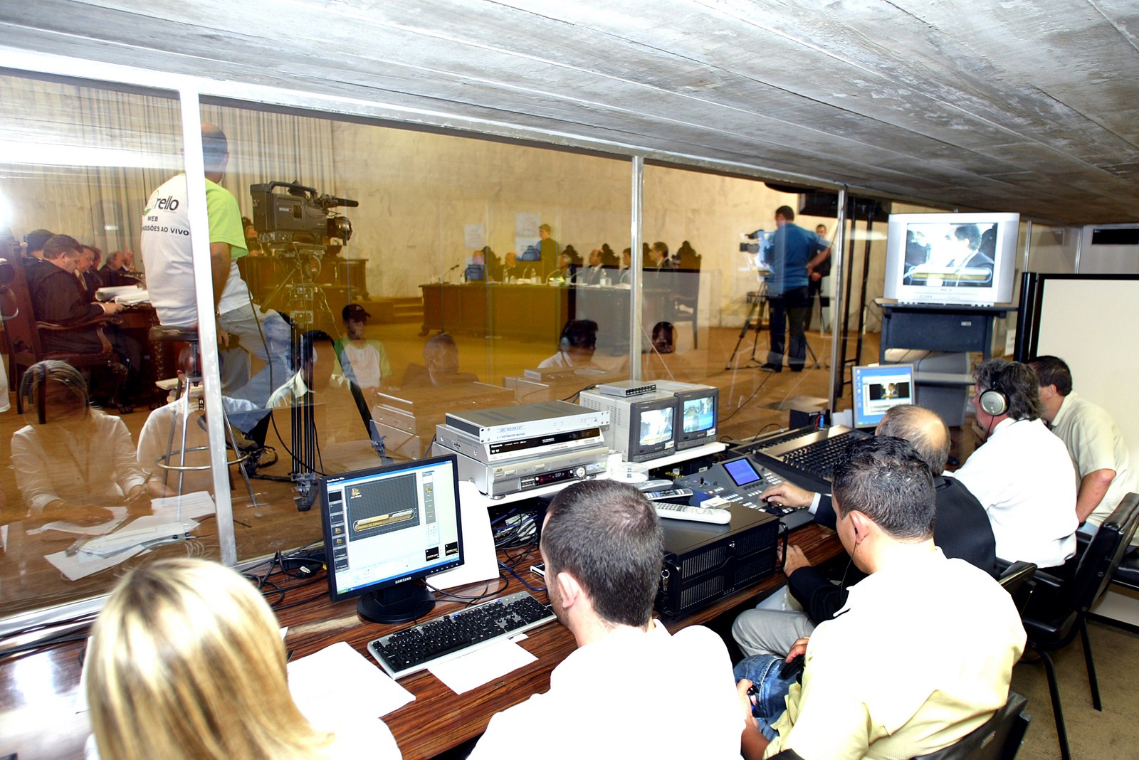 TCE-PR amplia transparência com transmissão de sessões pela TV