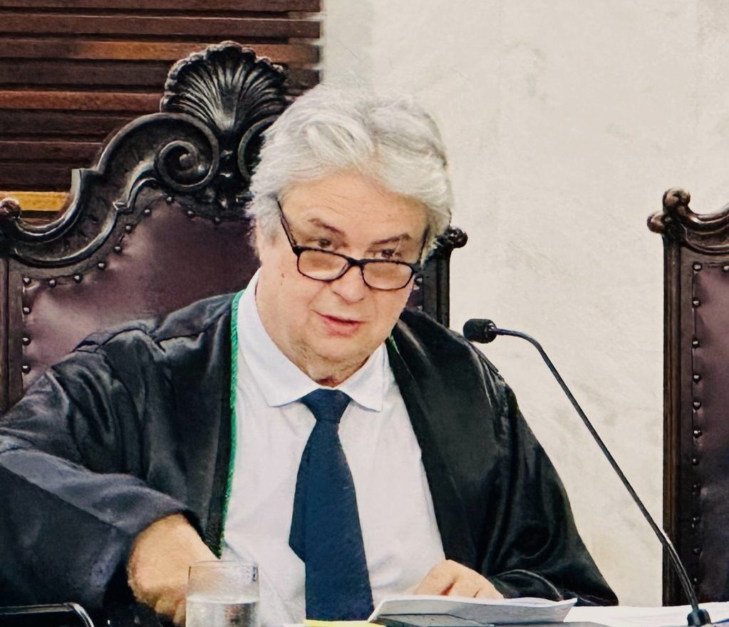 O conselheiro Maurício Requião, em sessão do Tribunal Pleno do TCE-PR. Foto: Marcelo Lancia/Divulgação TCE-PR