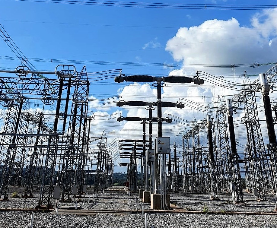 Estrutura da linha de transmissão Araraquara 2 - Fernão Dias, localizada no Estado de São Paulo e pertencente à Mata de Santa Genebra, subsidiária da Companhia Paranaense de Energia (Copel). Foto: Divulgação TCE-PR