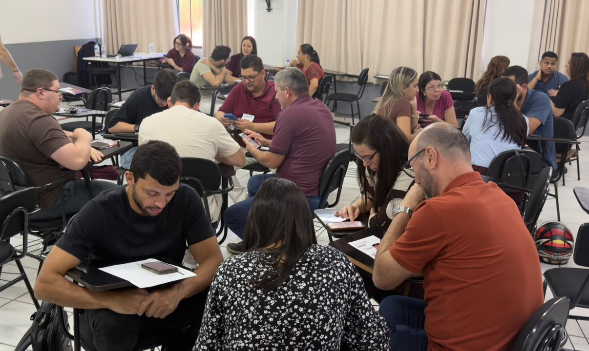 Oficina de revisão de questionários do Progov realizada em Paranavaí