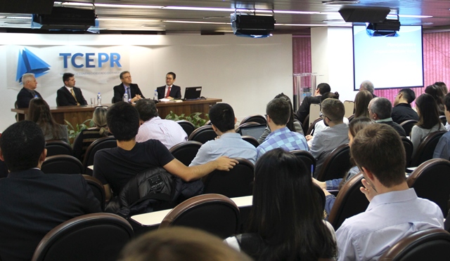 Auditório do TCE-PR, durante a realização de mais uma edição dos "Diálogos com o Ministério Público de Contas"