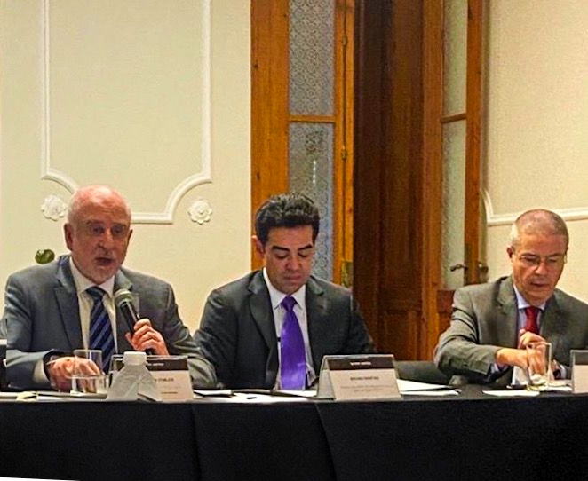 Os ministros do TCU Benjamin Zymler, Bruno Dantas e Antonio Anastasia, em evento da Fundação Getúlio Vargas (FGV) sobre a Nova Lei de Licitações e Contratos. Foto: Divulgação