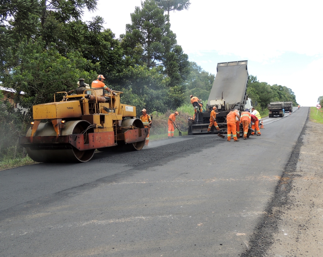 Obra na PR-160, no município de Prudentópolis, executada pela Superintendência Regional Campos Gerais do Departamento de Estradas de Rodagem do Estado do Paraná (DER-PR). Foto: DER-PR/Divulgação