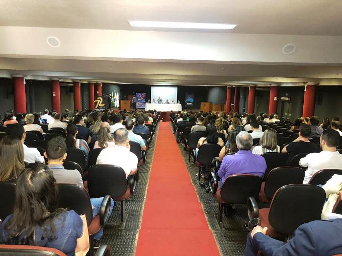 O presidente do TCE-PR, conselheiro Nestor Baptista, faz a abertura do curso Ouvidoria e Acesso à Informação, realizado em Toledo. Foto: Divulgação TCE-PR