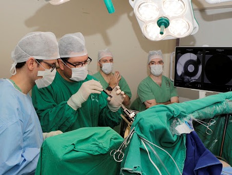 Cirurgia realizada no Hospital Universitário da UEL. Foto: Agência UEL de Notícias/Divulgação