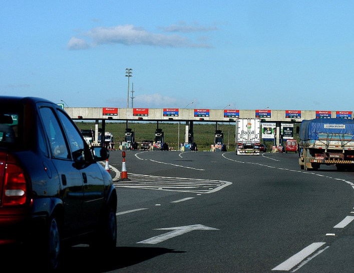 Praça de pedágio em rodovia do Anel de Integração do Paraná, sob concessão à iniciativa privada. Foto: Agência Estadual de Notícias/Divulgação