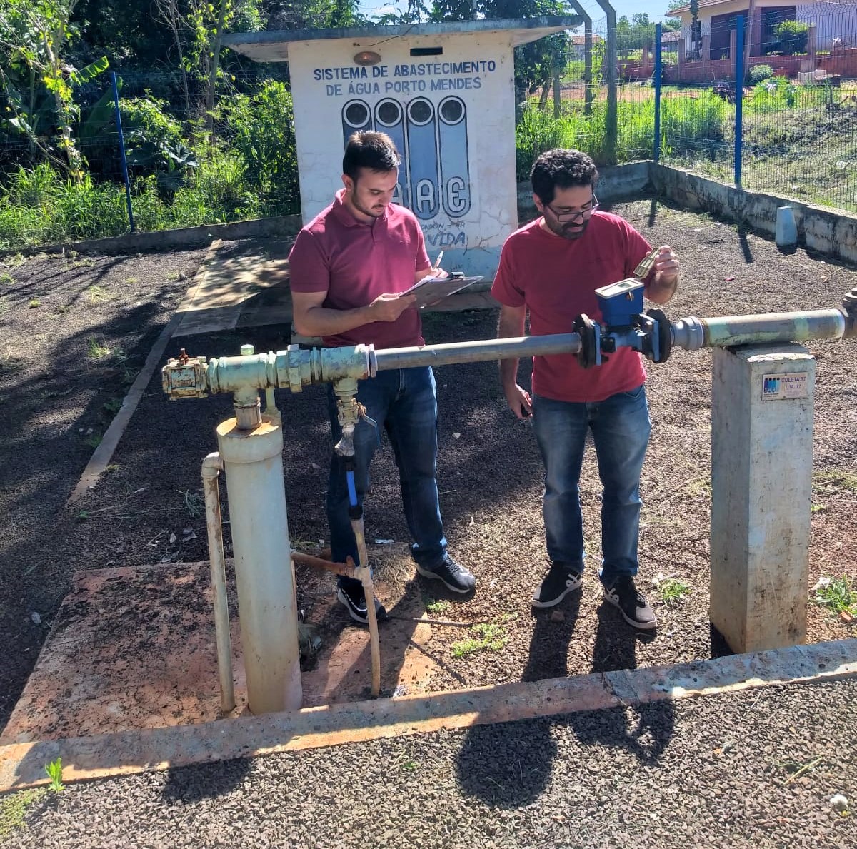 Servidores do TCE-PR fazem inspeção em poço de captação de água no município de Marechal Cândido Rondo, em auditoria sobre o saneamento básico. Foto: TCE-PR/Divulgação