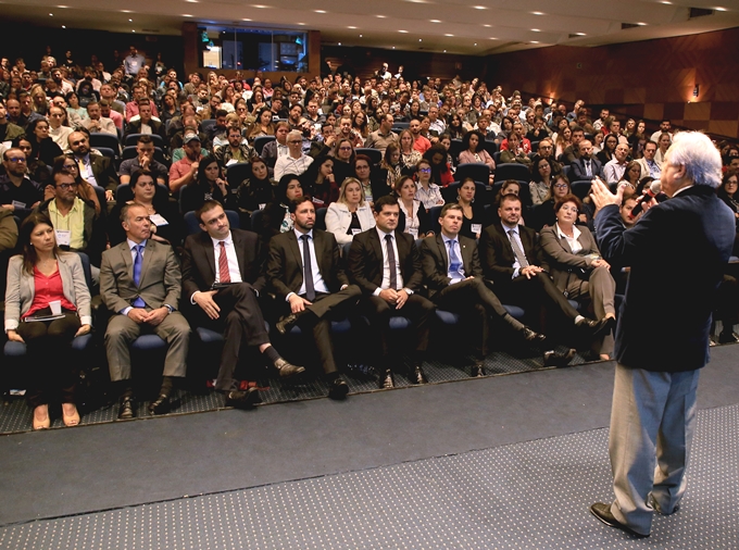 O presidente, conselheiro Nestor Baptista, participa da abertura de curso promovido pela Escola de Gestão Pública, em 23 de março, em Curitiba. Foto: Wagner Araújo/Divulgação TCE-PR