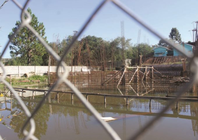 Obra da Estação de Tratamento de Esgotos São Cristóvão, em União da Vitória, executada pela Sanepar e paralisada devido à irregularidade no contrato. Foto: Rádio CBN União da Vitória/Divulgação