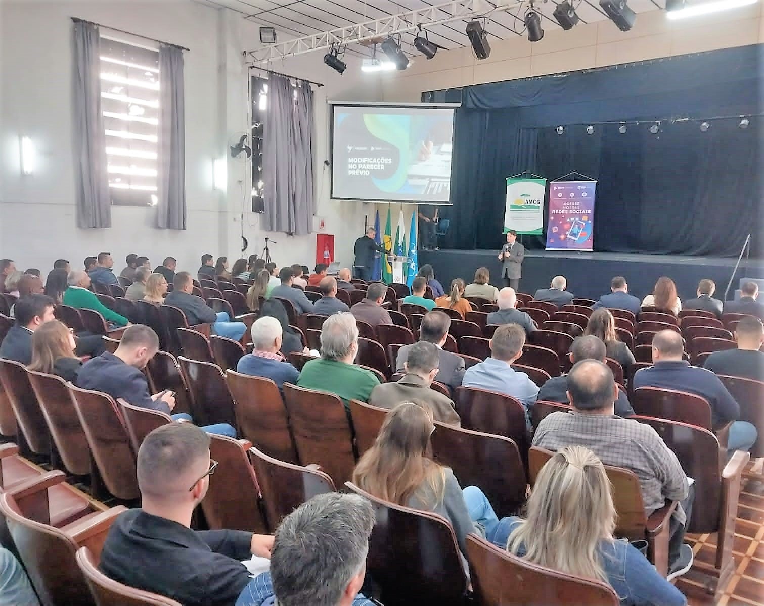 O vice-presidente do TCE-PR, conselheiro Ivens Linhares, na capacitação O Novo Parecer Prévio - Reflexos nas Câmaras Municipais, realizada em Ponta Grossa. Foto: TCE-PR/Divulgação