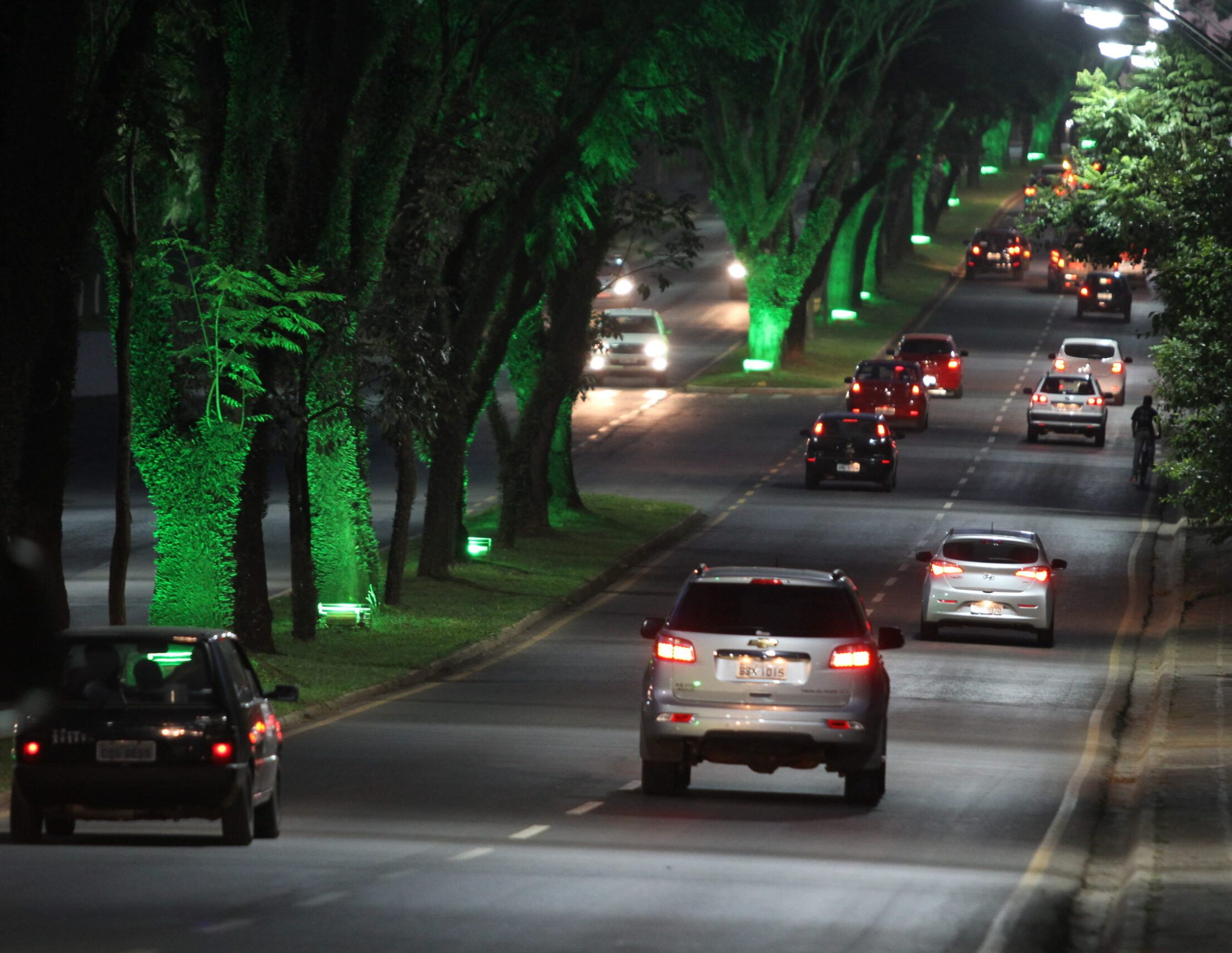 Iluminação na Avenida Visconde de Mauá, no bairro Oficinas, em Ponta Grossa. Foto: Prefeitura de Ponta Grossa/Divulgação