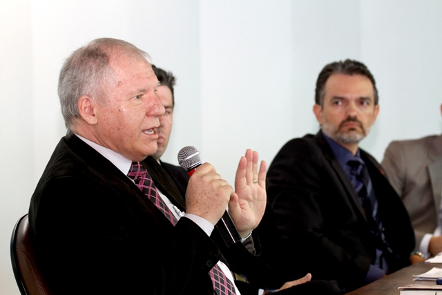 O procurador Elizeu Moraes Corrêa, que falou sobre "A Administração Consensual e o Controle Externo"