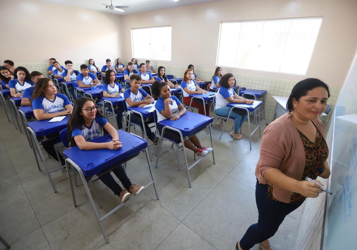 Professora em sala de aula. Foto: Divulgação