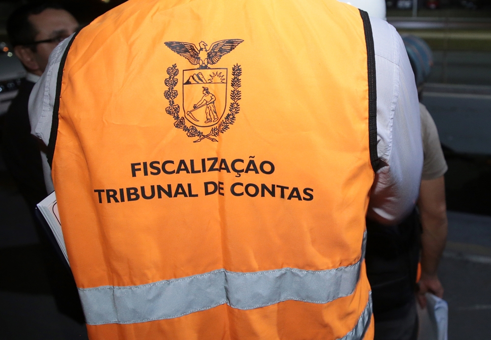 Servidor do TCE-PR em trabalho de fiscalização de obra pública. Foto: Wagner Araújo/Divulgação TCE-PR