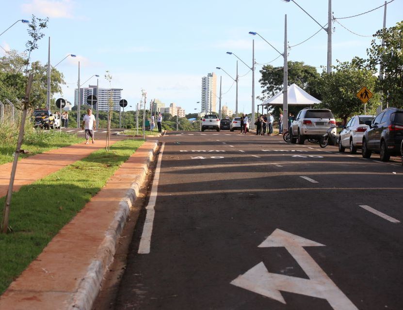 Rua Cristal, que teve obra de pavimentação executada pela Prefeitura de Maringá com financiamento do Banco Interamericano de Desenvolvimento (BID). Foto: Prefeitura de Maringá/Divulgação