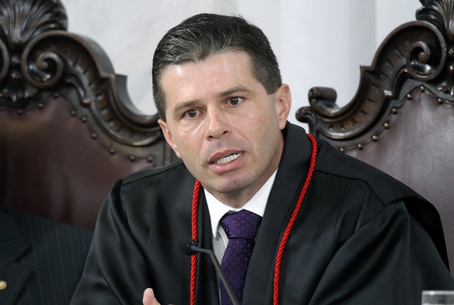 O procurador-geral do MPC-PR, Flávio de Azambuja Berti, durante sessão do Pleno do Tribunal de Contas do Paraná. Foto: Wagner Araújo/Divulgação TCE-PR
