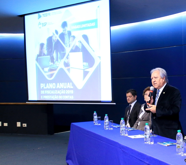 O presidente, conselheiro Nestor Baptista, participa da abertura de curso promovido pela Escola de Gestão Pública, em 23 de março, em Curitiba. Foto: Wagner Araújo/Divulgação TCE-PR