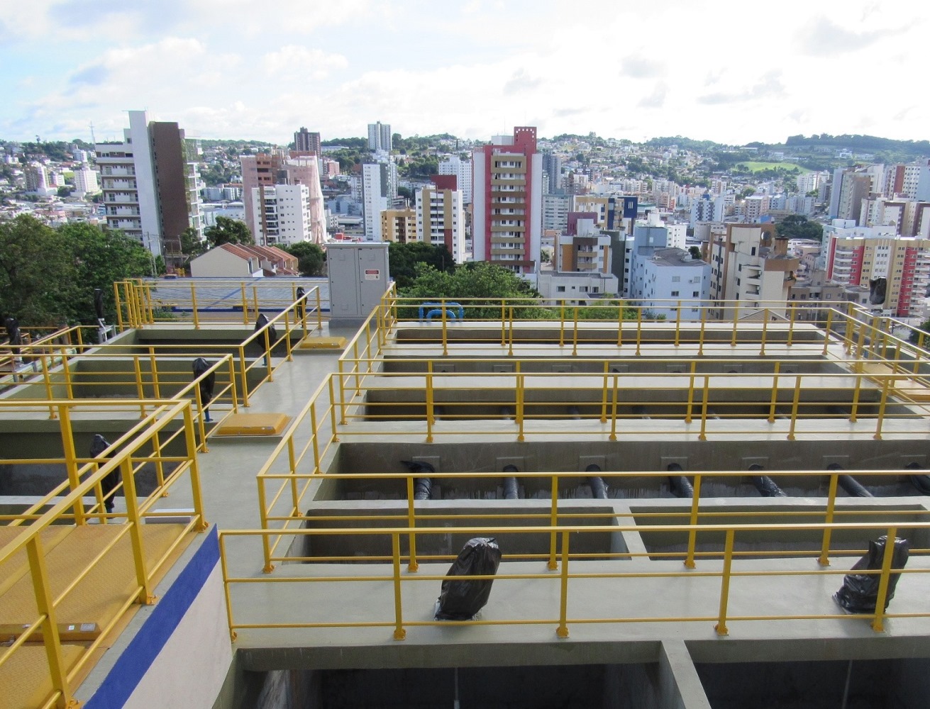 Sanepar investe R$ 40 milhões no abastecimento de Pato Branco. A estação vai tratar 22,8 milhões de litros de água e o sistema vai ter capacidade ampliada para armazenar 13,9 milhões de litros . Na foto, ampliação da estação de tratamento de água vai garantir a produção de 265 litros de água por segundo.    -  Pato Branco, 21/01/2019  -  Foto: Divulgação Sanepar
