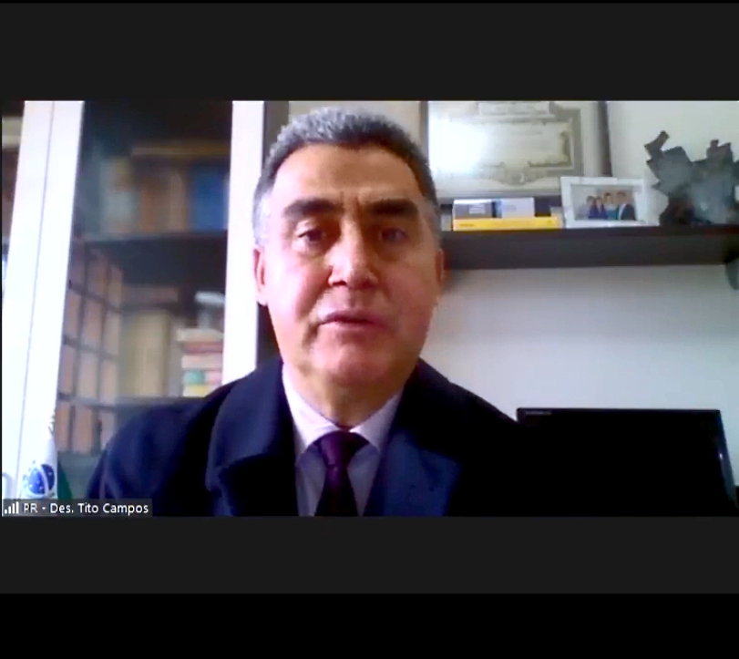 O presidente do TRE-PR, desembargador Tito Campos de Paula, participa de sessão do Tribunal Pleno, realizada por videoconferência, na qual o TCE-PR formalizou o repasse da lista de agentes com contas desaprovadas.
