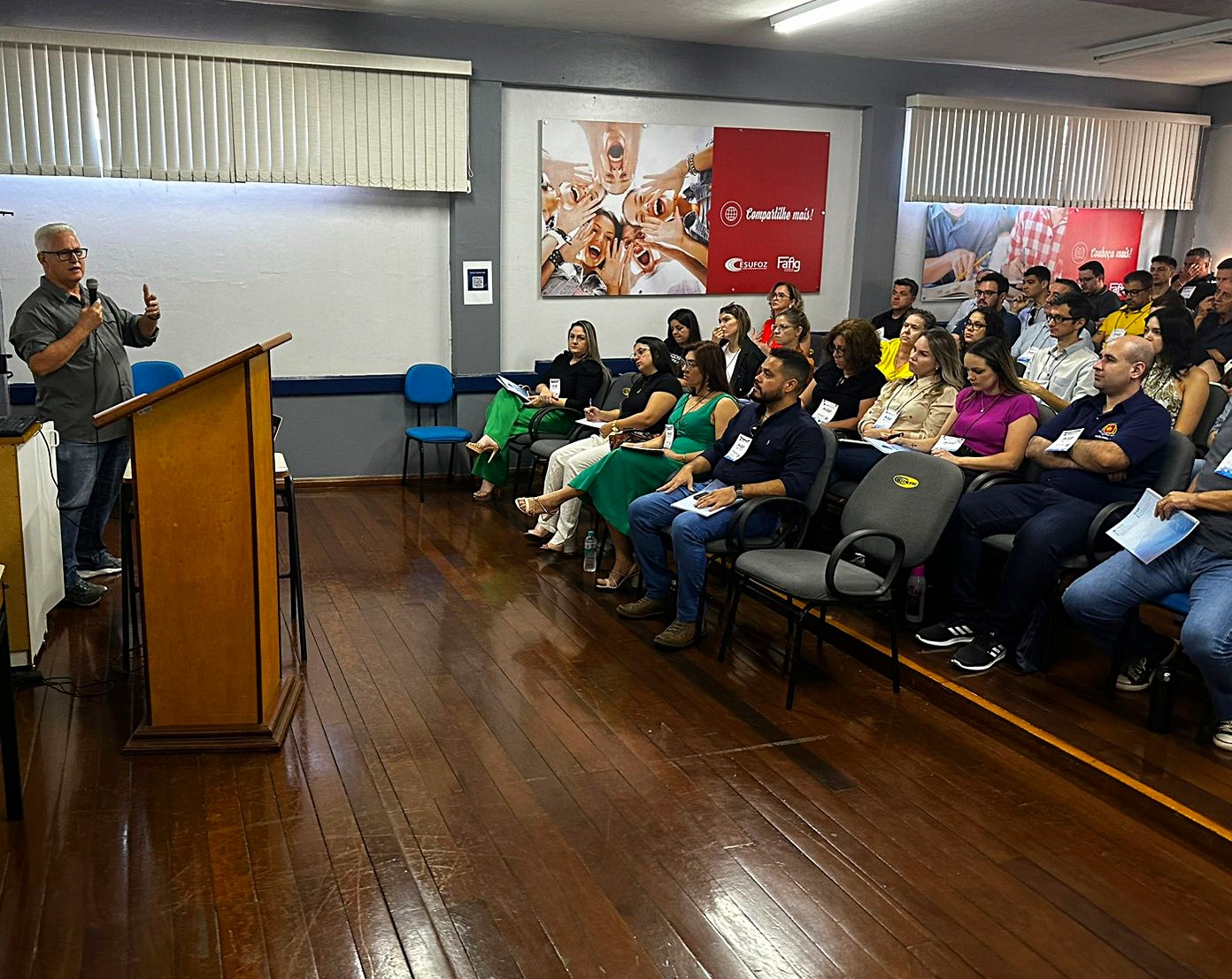 O procurador do MP de Contas Gabriel Guy Léger, em palestra na oficina sobre Vedações em Período Eleitoral e Encerramento de Mandato, realizada em Foz do Iguaçu. Foto: Marcelo Lancia/TCE-PR