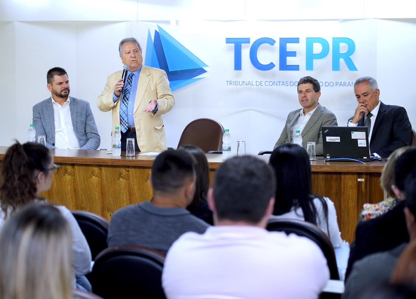 O presidente, conselheiro Nestor Baptista, fala na abertura de curso sobre Ouvidoria e Acesso à Informação, realizado no auditório do TCE-PR. Foto: Wagner Araújo/Divulgação TCE-PR