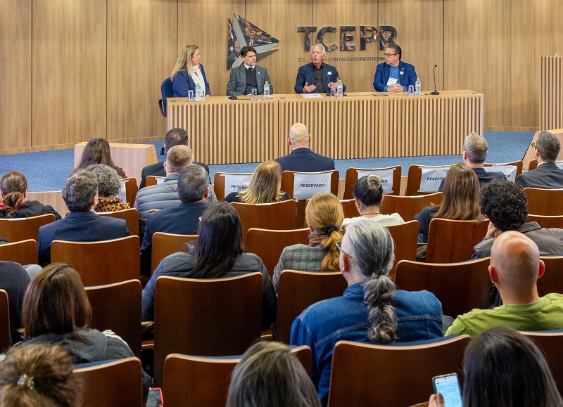 Abertura do 1º Encontro Temático dos RPPS da Região Sul, realizado no auditório do TCE-PR, em Curitiba, nos dis 5 e 6 de agosto. Foto: Mauro Beghetto Penteado/TCE-PR