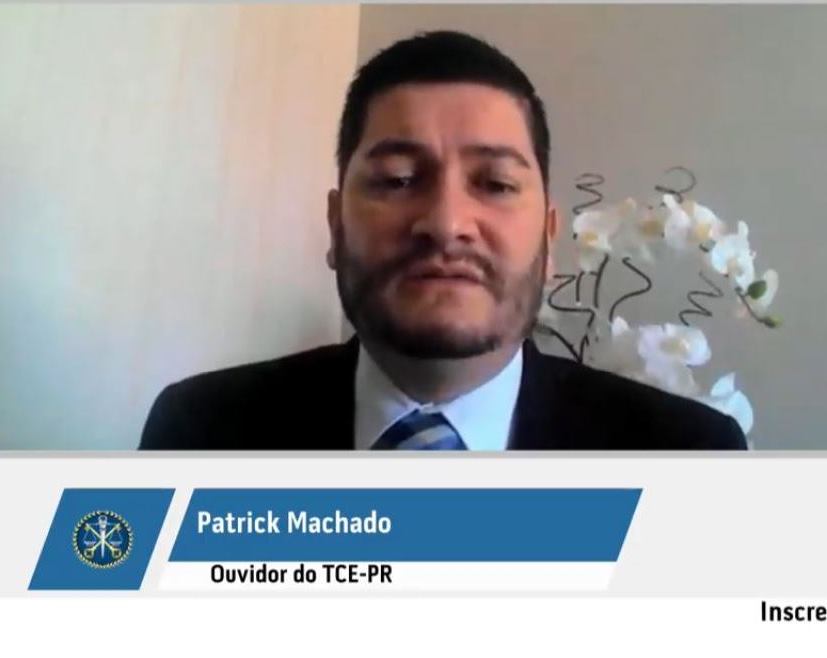 O ouvidor Patrick Machado representou o TCE-PR no debate online em comemoração ao Dia do Ouvidor. Imagem: Reprodução/YouTube