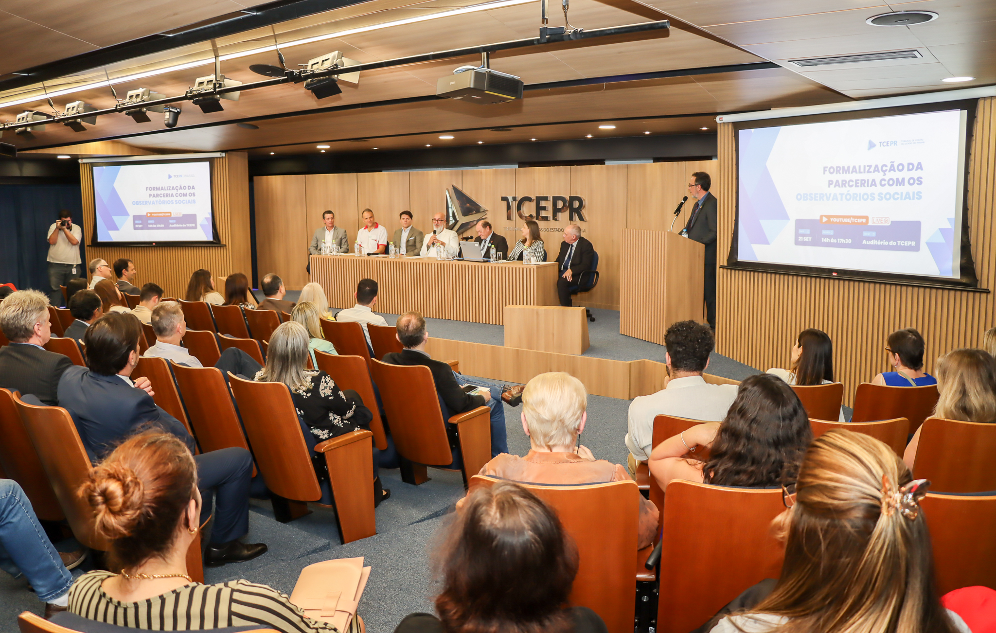 Os termos de convênio foram firmados com a seção paranaense do Observatório Social do Brasil; com o Observatório de Gestão Pública de Londrina; e com o Observatório Social de Maringá. Foto: Fabiano Contador/ Divulgação TCE-PR