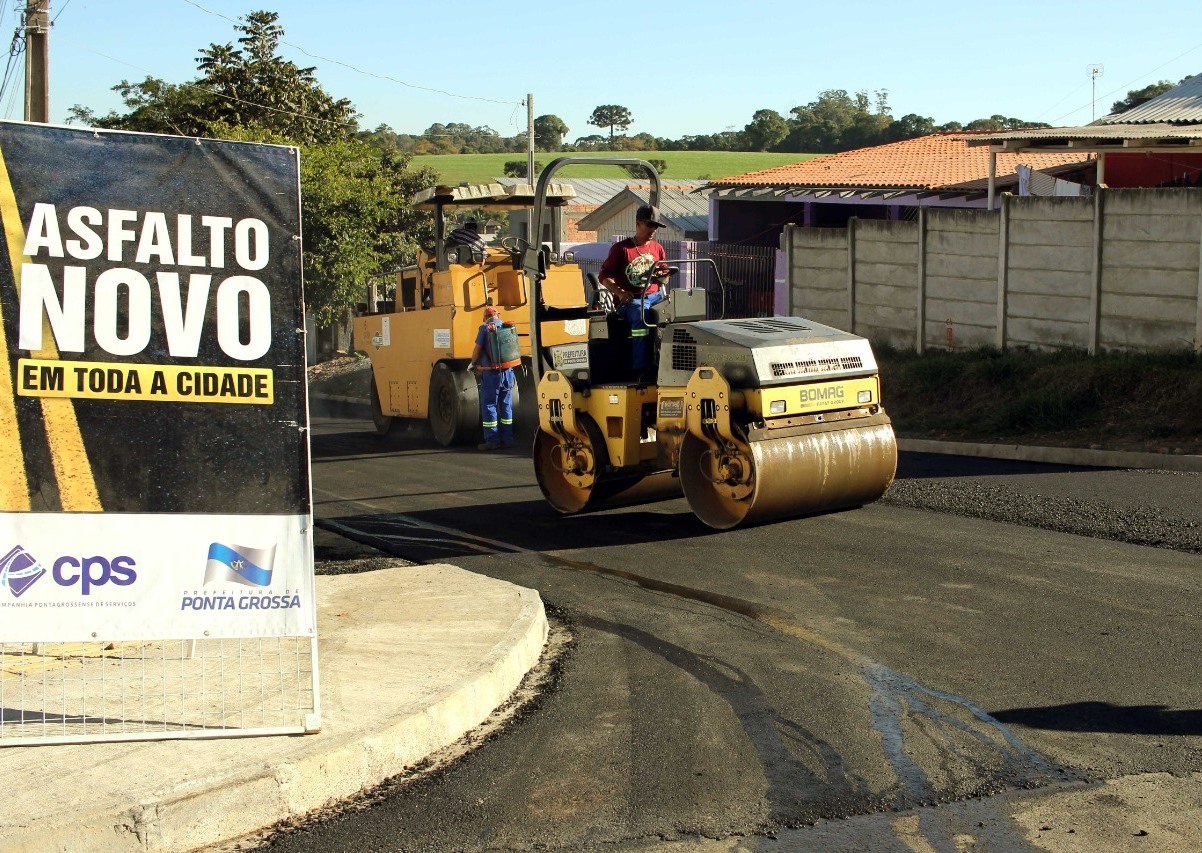 Obra de pavimentação realizada pela Prefeitura de Ponta Grossa. Foto: Prefeitura de Ponta Grossa/Divulgação