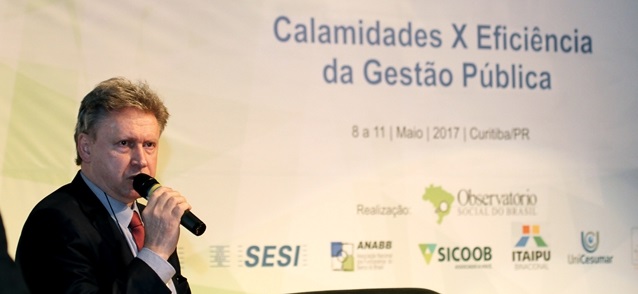 O coordenador-geral de Fiscalização do TCE-PR, Mauro Munhoz, em palestra no 1º Congresso Pacto pelo Brasil. Foto: Wagner Araújo/Divulgação TCE-PR
