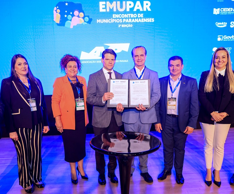 Assinatura de Protocolo de Intenções entre o TCE-PR e a  Secretaria de Estado do Planejamento, para fortalecer a gestão pública no Paraná. Foto: Victor Guandalini/SEPL