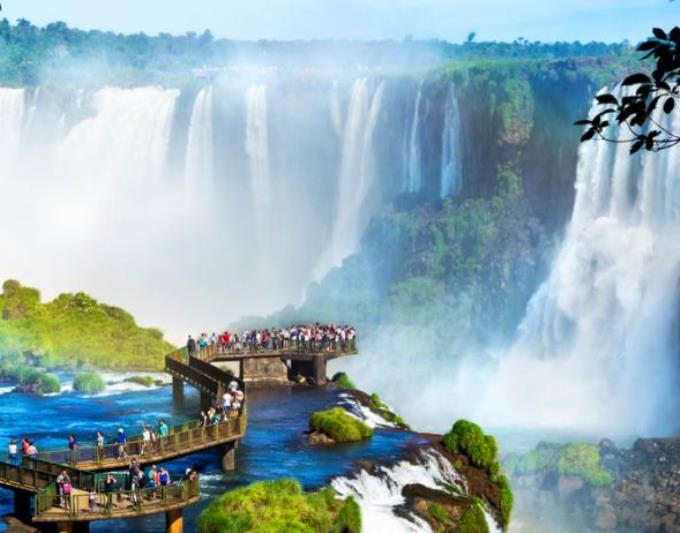 Vista das Cataratas do Iguaçu, principal ponto turístico de Foz do Iguaçu. Foto: Divulgação