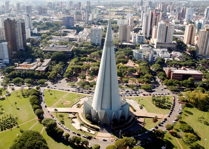 Vista aérea do Centro de Maringá, a partir da Catedral Nossa Senhora da Glória, cartão-postal desse município do Noroeste do Paraná. Foto: Divulgação