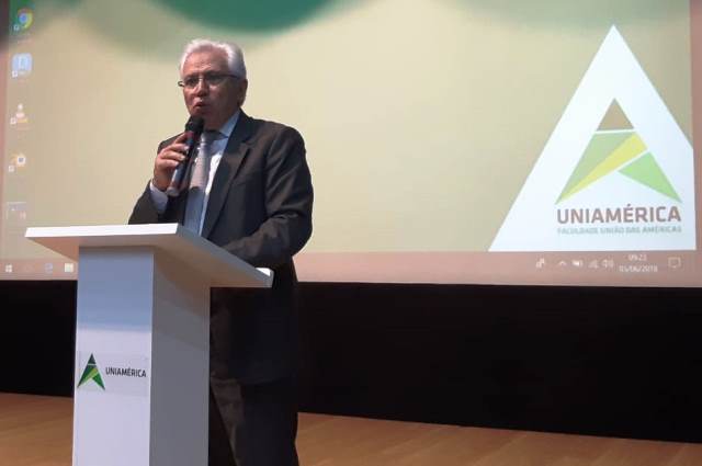 O presidente, conselheiro Durval Amaral, faz a abertura do Fórum de Controle Social, realizado em Foz do Iguaçu. Foto: Divulgação TCE-PR