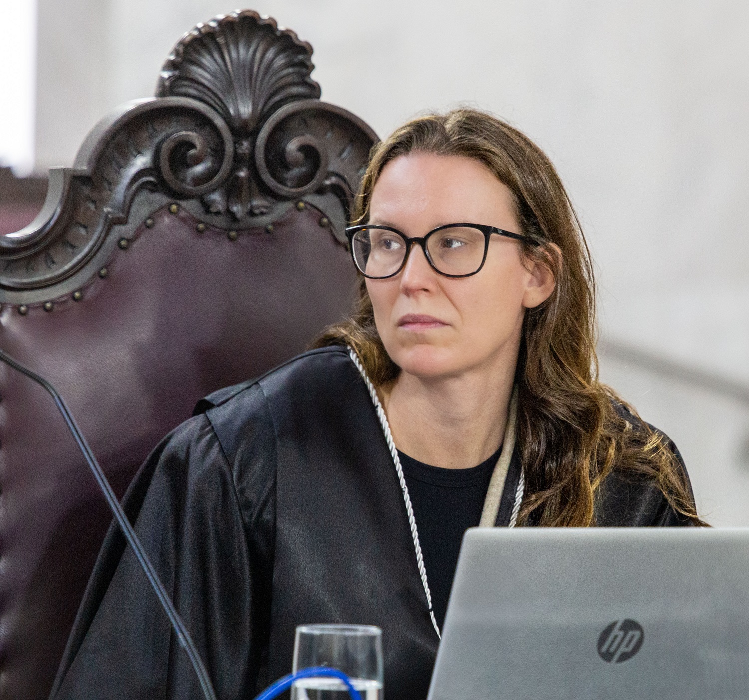 A conselheira-substituta Muryel Hey durante sessão ordinária do Pleno do Tribunal de Contas do Estado do Paraná (TCE-PR)