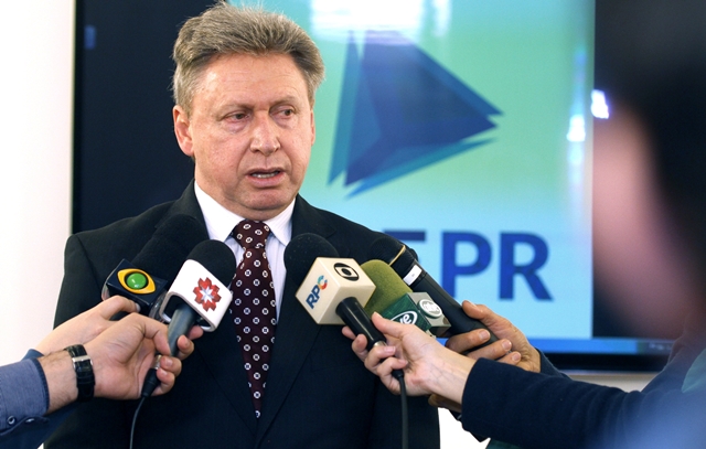 O coordenador-geral de Fiscalização, Mauro Munhoz, anuncia a auditoria do TCE nas universidades estaduais do Paraná. Foto: Wagner Araújo/Divulgação TCE-PR
