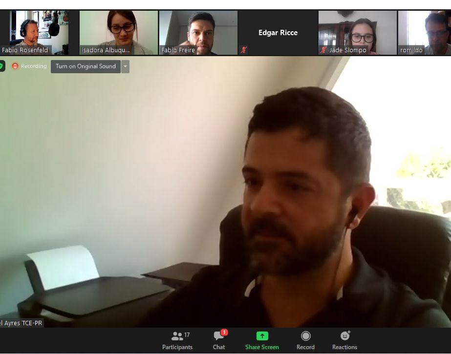 O coordenador geral de Fiscalização do TCE-PR, Rafael Ayres, participa de reunião virtual com alunos da Universidade Positivo que participam da aferição do Índice de Transparência da Administração Pública (ITP)
