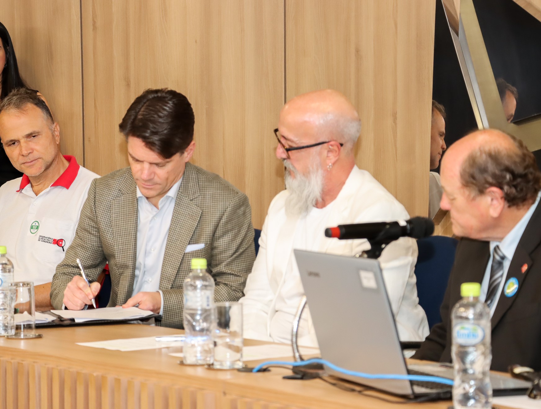 O vice-presidente do Tribunal, conselheiros Ivens Linhares, também assinou os termos de convênio com os observatórios sociais. Foto: Fabiano Contador/ Divulgação TCE-PR