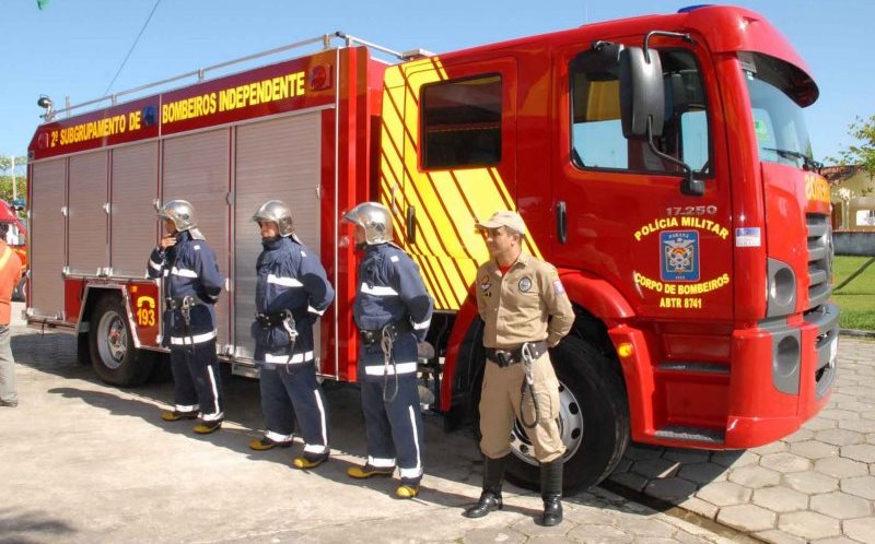 Soldados e veículos do Corpo de Bombeiros. Foto: Divulgação