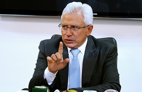 O presidente do TCE-PR, conselheiro Durval Amaral: presidentes de câmaras que desrespeitarem determinação de não pagar subsídios a vereadores presos serão responsabilizados pela devolução do dinheiro. Foto: Wagner Araújo/Divulgação TCE-PR