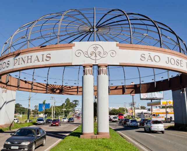 Pórtico de acesso a São José dos Pinhais, município da Região Metropolitana de Curitiba. Foto: Divulgação