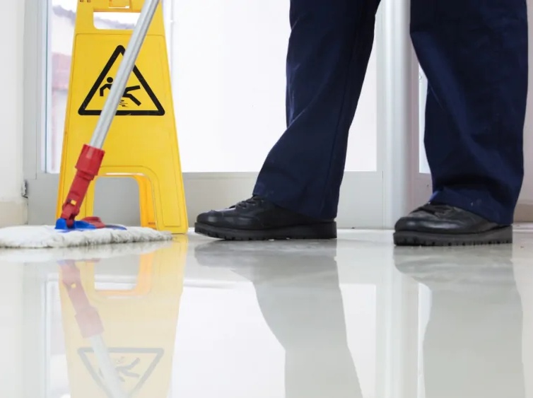 O serviço de limpeza é uma das atividades-meio que podem ser terceirizadas pela administração pública. Foto: Divulgação