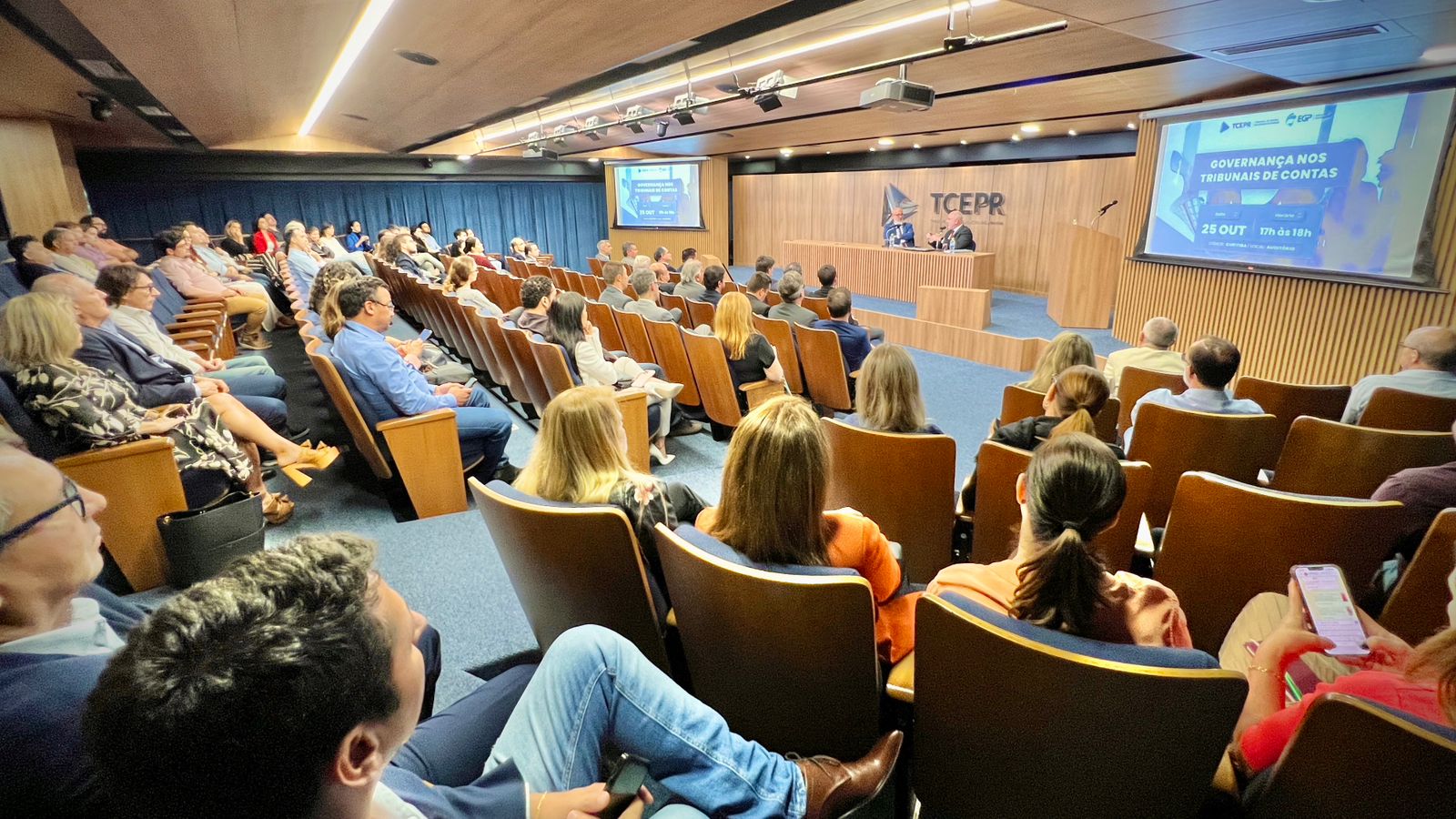 Palestra do ministro do TCU Benjamin Zymler, durante palestra no TCE-PR sobre Governança nos Tribunais de Contas. Foto: TCE-PR/Divulgação
