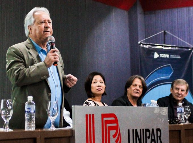 O presidente, conselheiro Nestor Baptista, faz a abertura do curso sobre Contabilidade Pública, realizado em Guaíra, pela Escola de Gestão Pública do TCE-PR. Foto: Divulgação TCE-PR