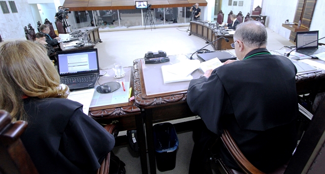 Sessão da Segunda Câmara do TCE-PR, presidida pelo conselheiro Artagão de Mattos Leão. Foto: Wagner Araújo/Divulgação TCE-PR