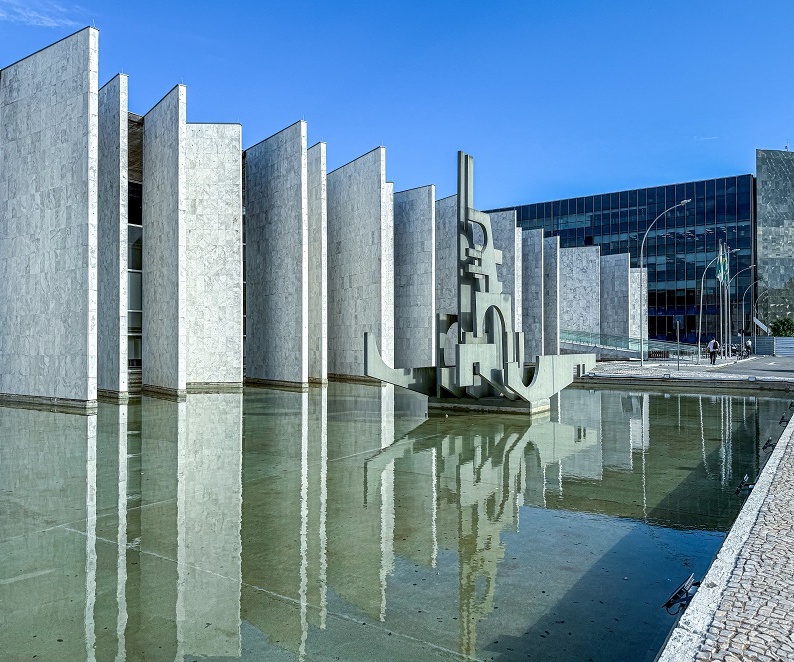 Edifício-Sede do Tribunal de Contas do Estado do Paraná (TCE-PR), localizado no bairro Centro Cívico, em Curitiba. Foto: Mauro Beghetto Penteado/TCE-PR
