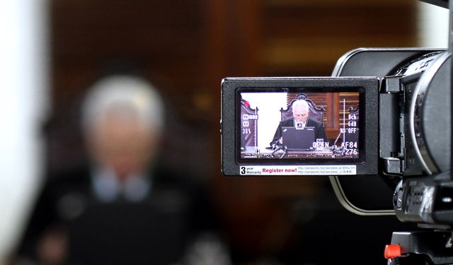 O conselheiro Durval Amaral, corregedor-geral do TCE-PR, relata processo em sessão do Pleno, transmitida pela TV e pela internet. Foto: Wagner Araújo/Divulgação TCE-PR